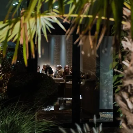 & Restaurant La Maison Des Bles 4*