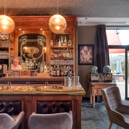 Hotel & Restaurant La Maison Des Bles 4*