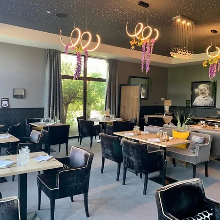 & Restaurant La Maison Des Bles 4*